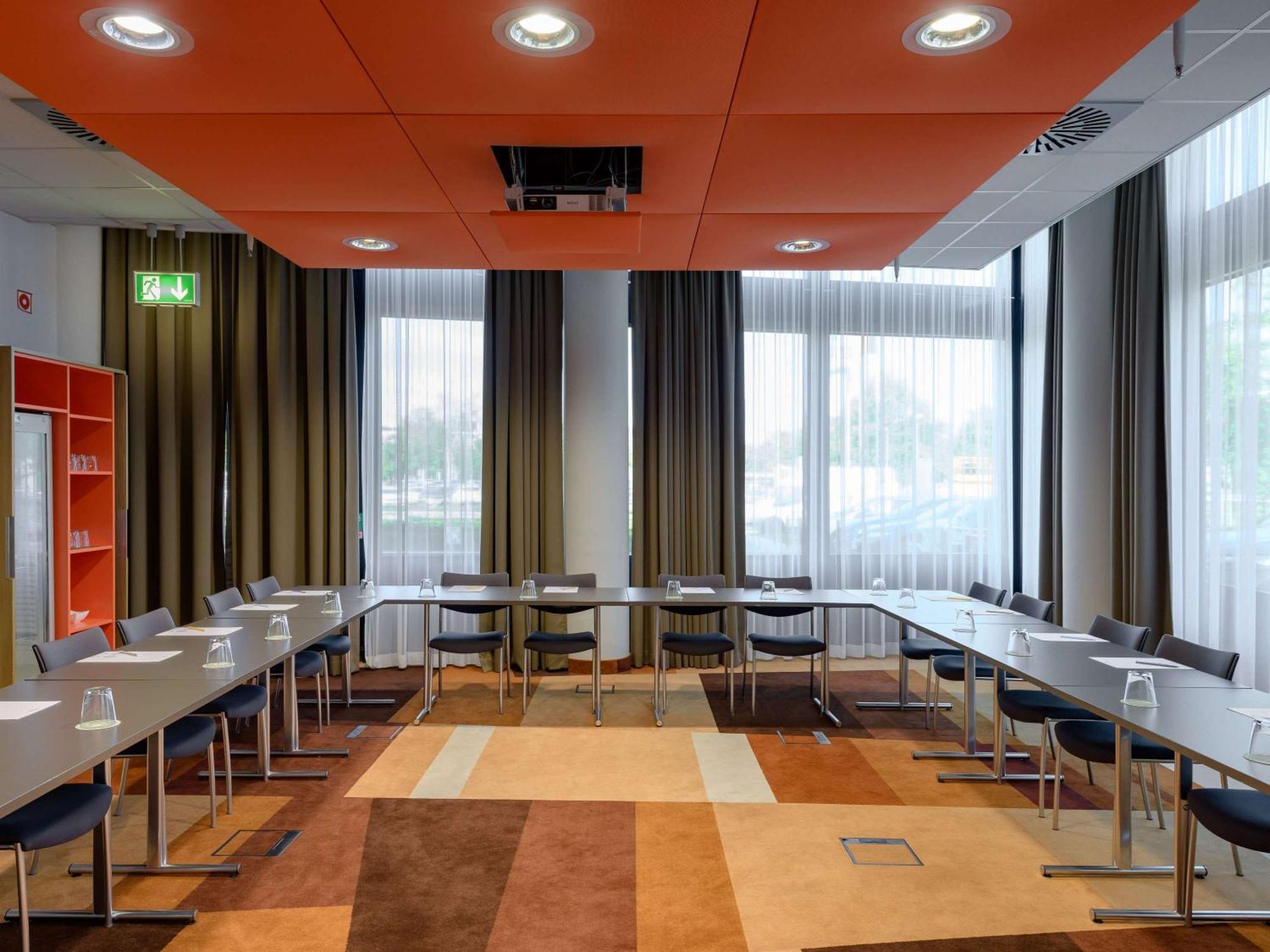 Novotel Muenchen Airport - Newly Renovated Freising Exterior foto Meeting room