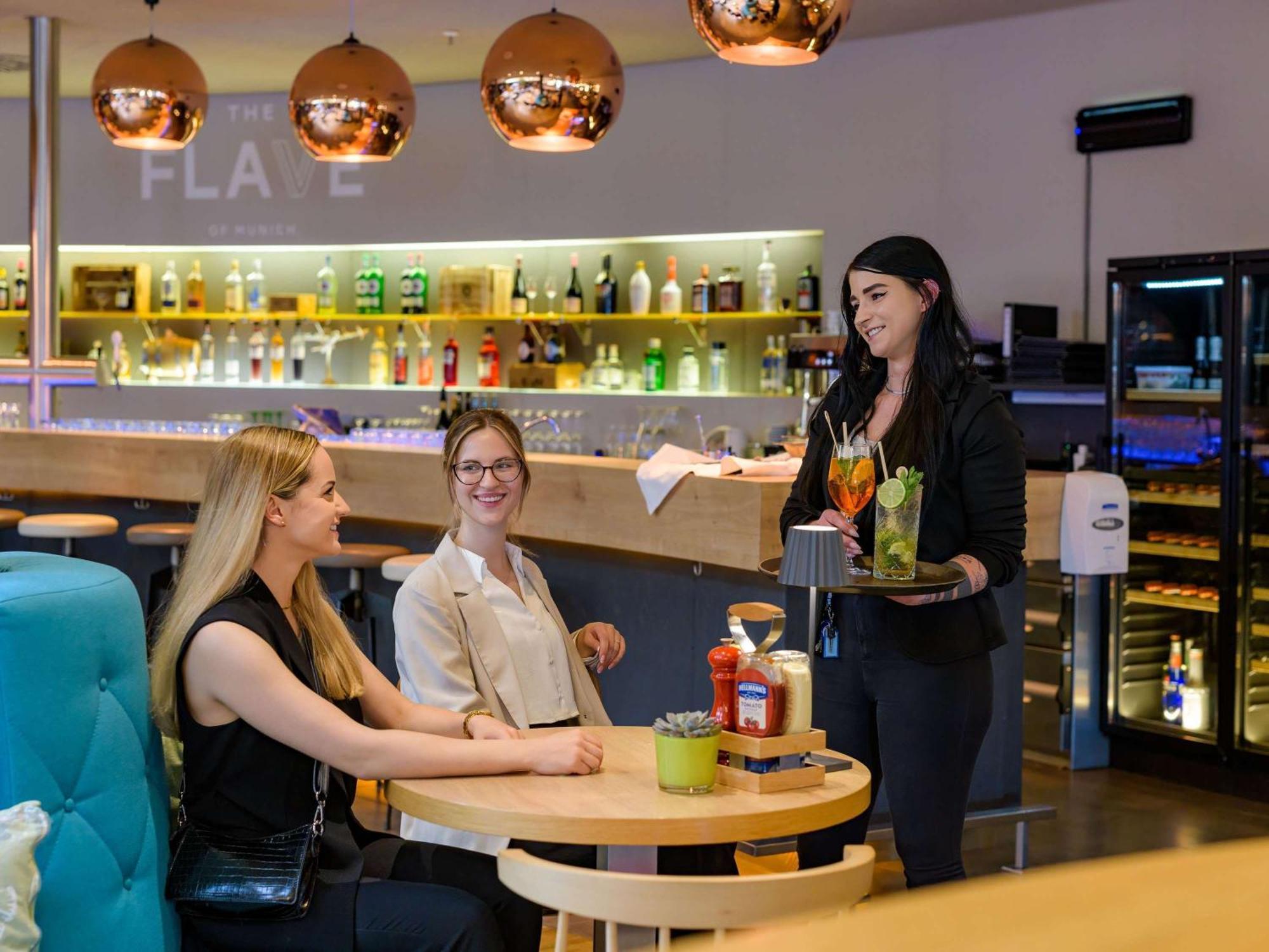 Novotel Muenchen Airport - Newly Renovated Freising Exterior foto The Flame of Munich