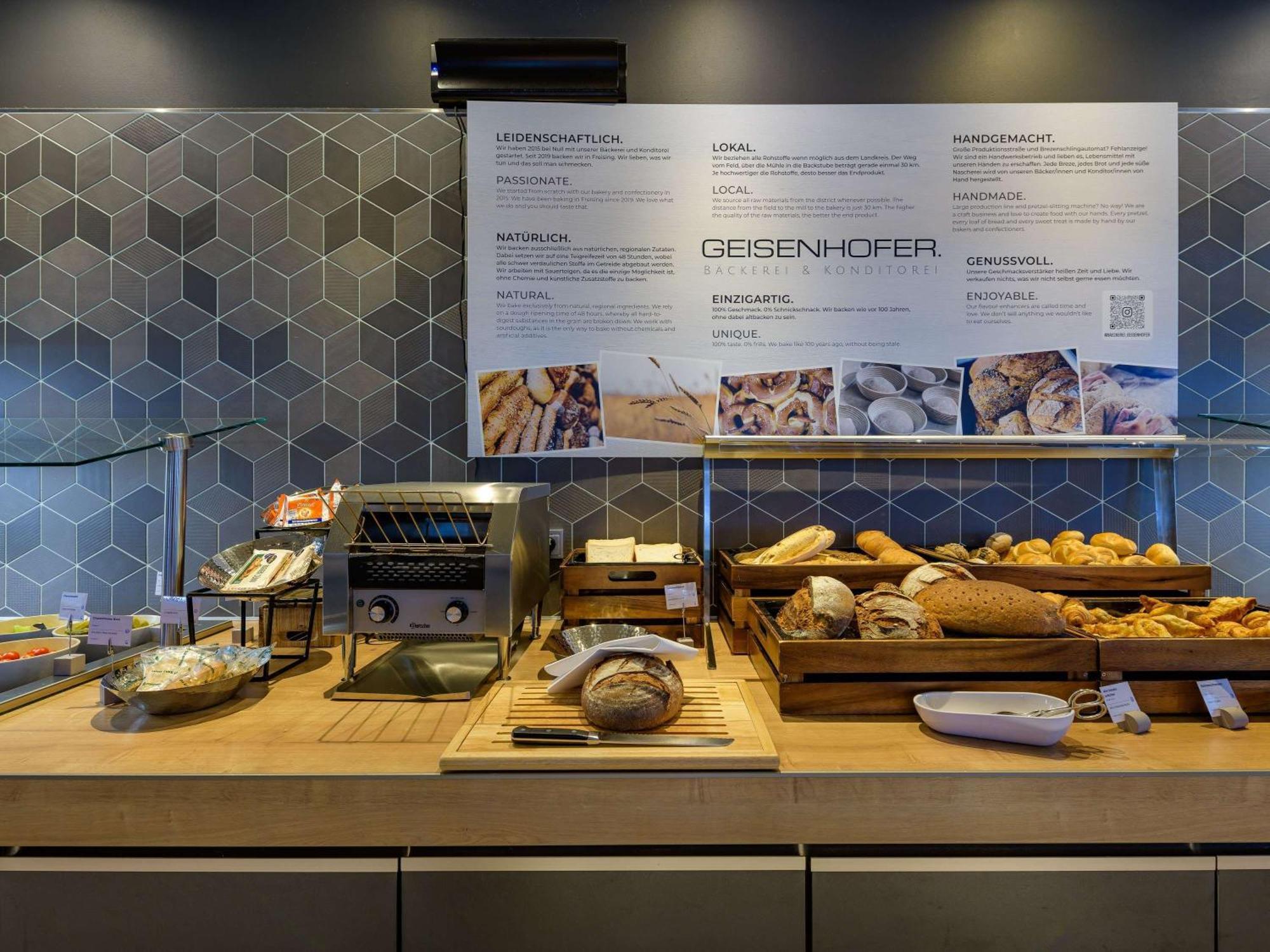 Novotel Muenchen Airport - Newly Renovated Freising Exterior foto Bread and pastry at the buffet