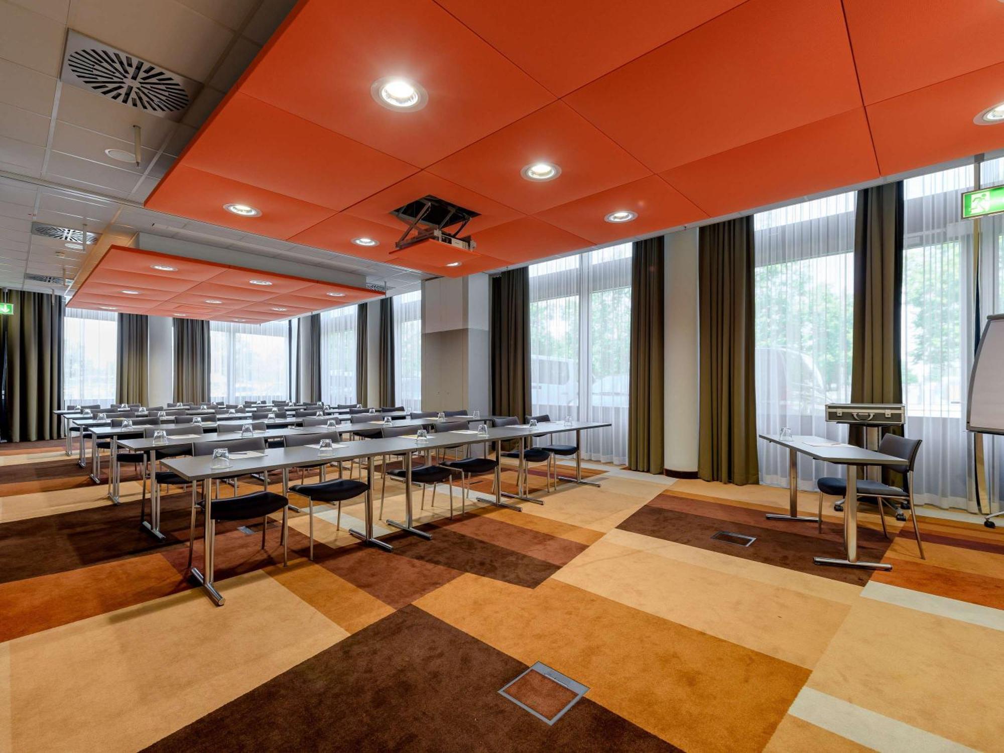 Novotel Muenchen Airport - Newly Renovated Freising Exterior foto Meeting room