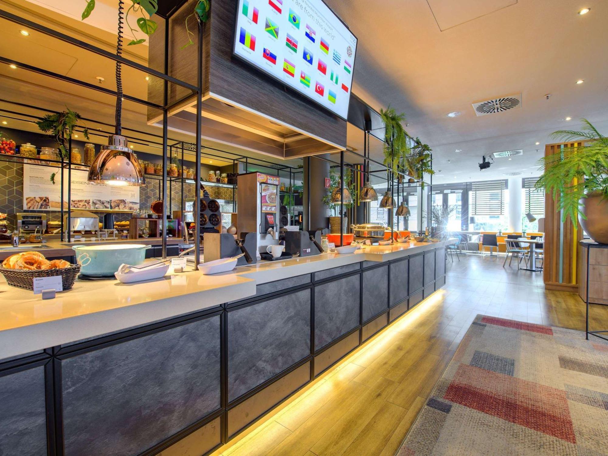 Novotel Muenchen Airport - Newly Renovated Freising Exterior foto Breakfast buffet at the hotel