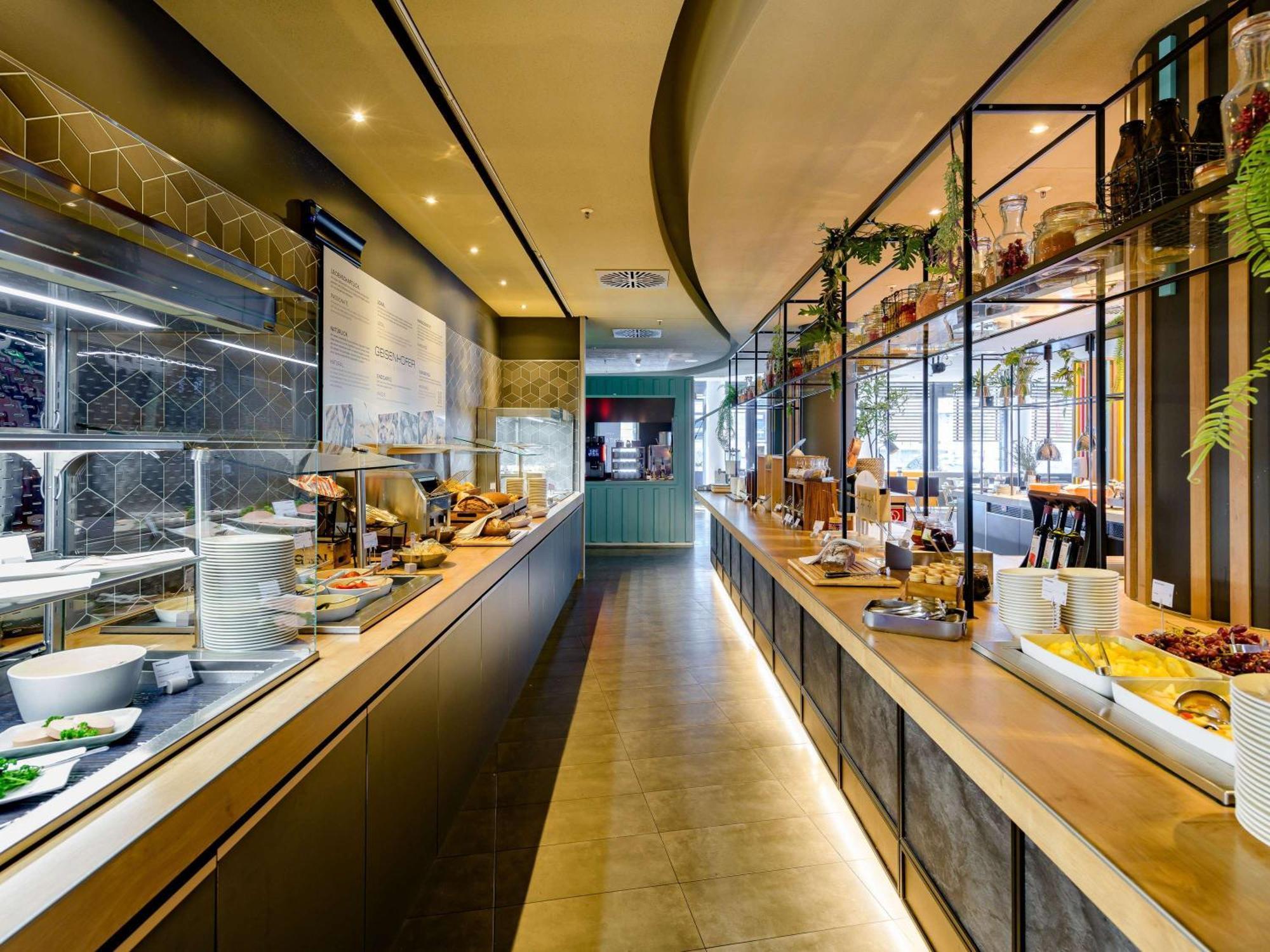 Novotel Muenchen Airport - Newly Renovated Freising Exterior foto Breakfast buffet