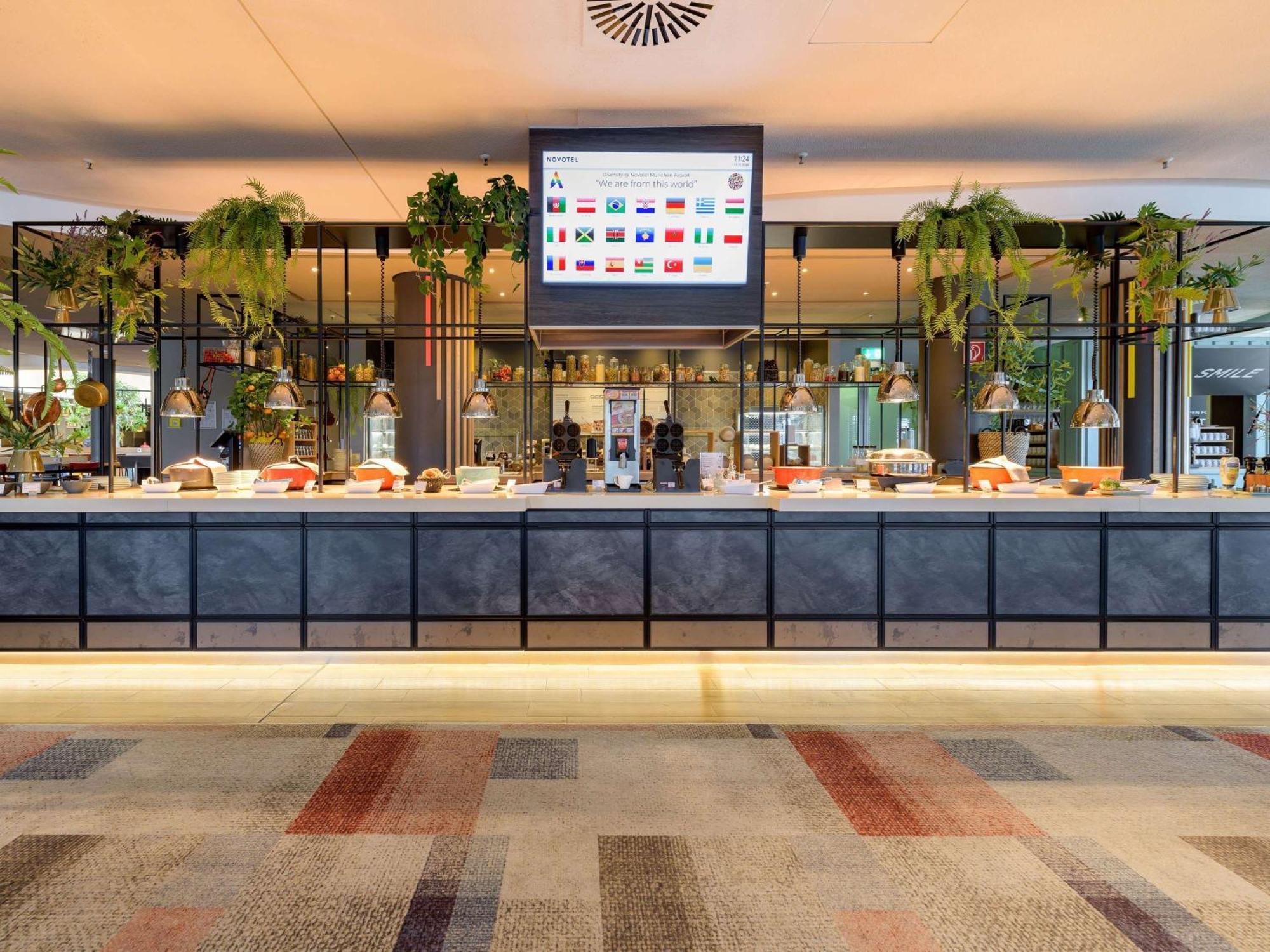 Novotel Muenchen Airport - Newly Renovated Freising Exterior foto Reception desk